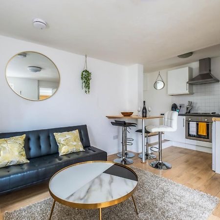Cosy Flat In Free Parking Area, Next To Bus Stop Hove Buitenkant foto