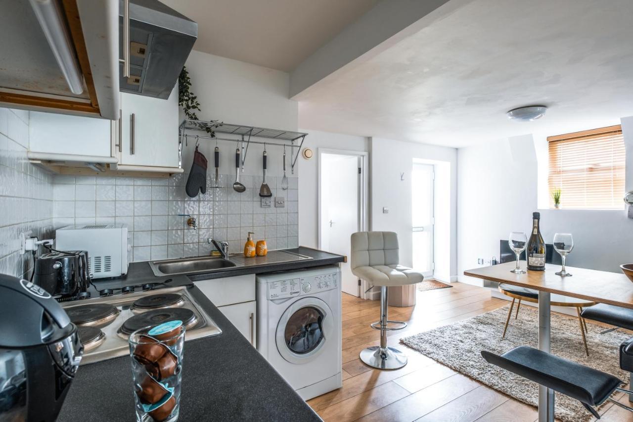 Cosy Flat In Free Parking Area, Next To Bus Stop Hove Buitenkant foto