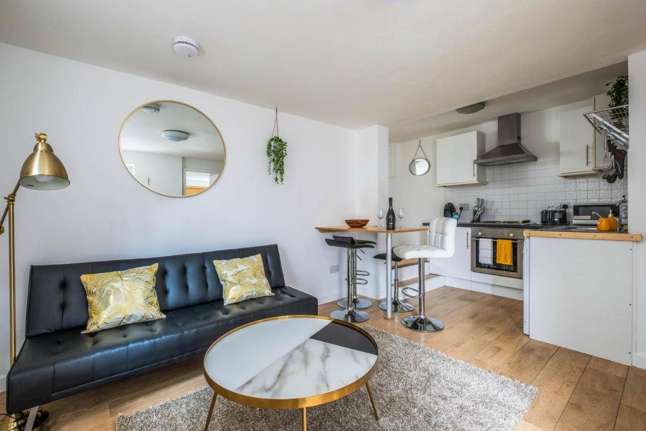 Cosy Flat In Free Parking Area, Next To Bus Stop Hove Buitenkant foto